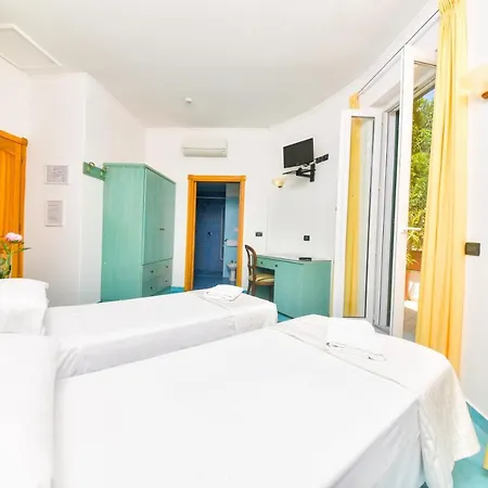 Pineta Hotell 3*