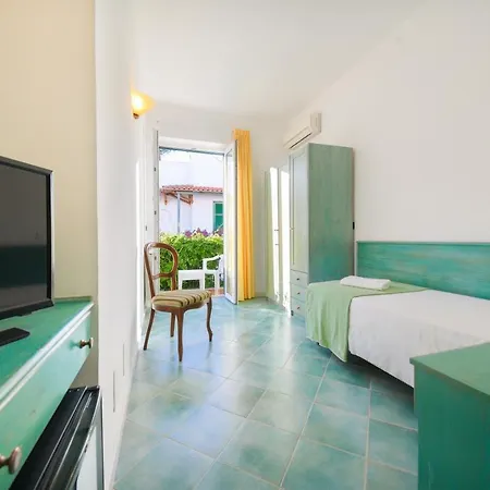 Pineta Hotell 3*