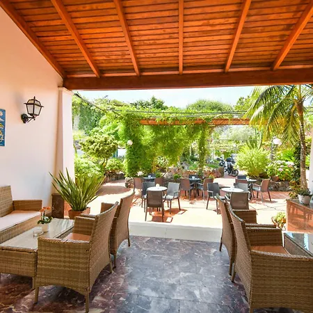 Pineta فندق ايسكيا